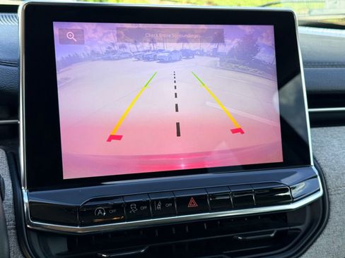 Used 2022 Jeep Compass Latitude image 25