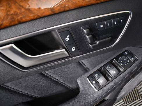 Used 2013 Mercedes-Benz E 350 Sedan image 30