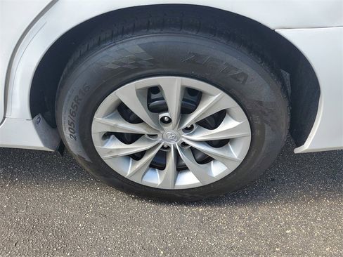 Used 2017 Toyota Camry LE image 7
