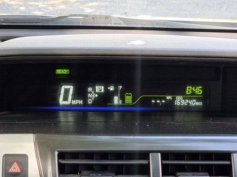 Used 2014 Toyota Prius V image 18