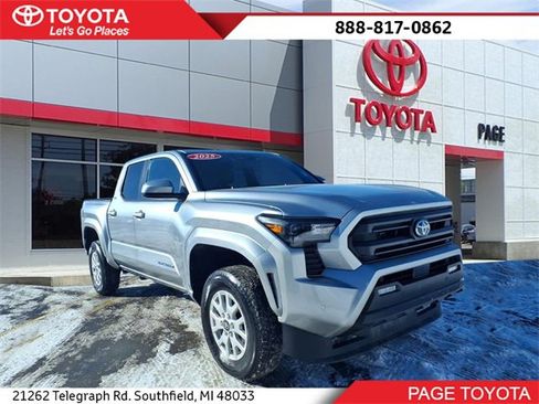Used 2025 Toyota Tacoma SR5 image 1