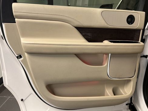 Used 2018 Lincoln Navigator L Reserve w/ Technology Package image 34
