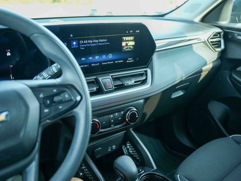 Used 2025 Chevrolet TrailBlazer LS w/ LS Convenience Package image 39