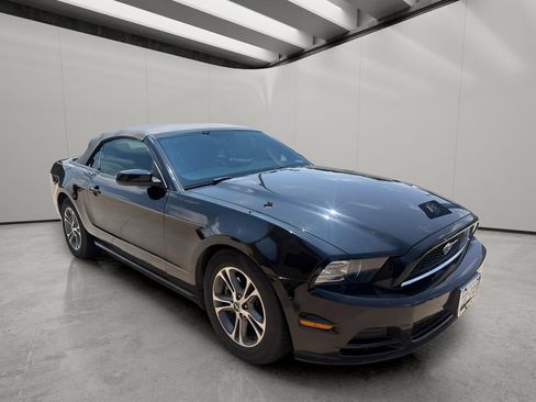 Used 2014 Ford Mustang Premium RWD image 4