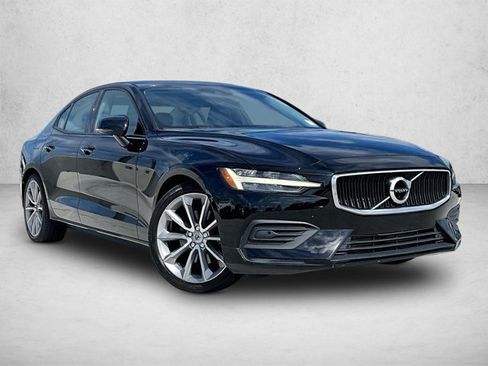 Used 2020 Volvo S60 T5 Momentum FWD image 12