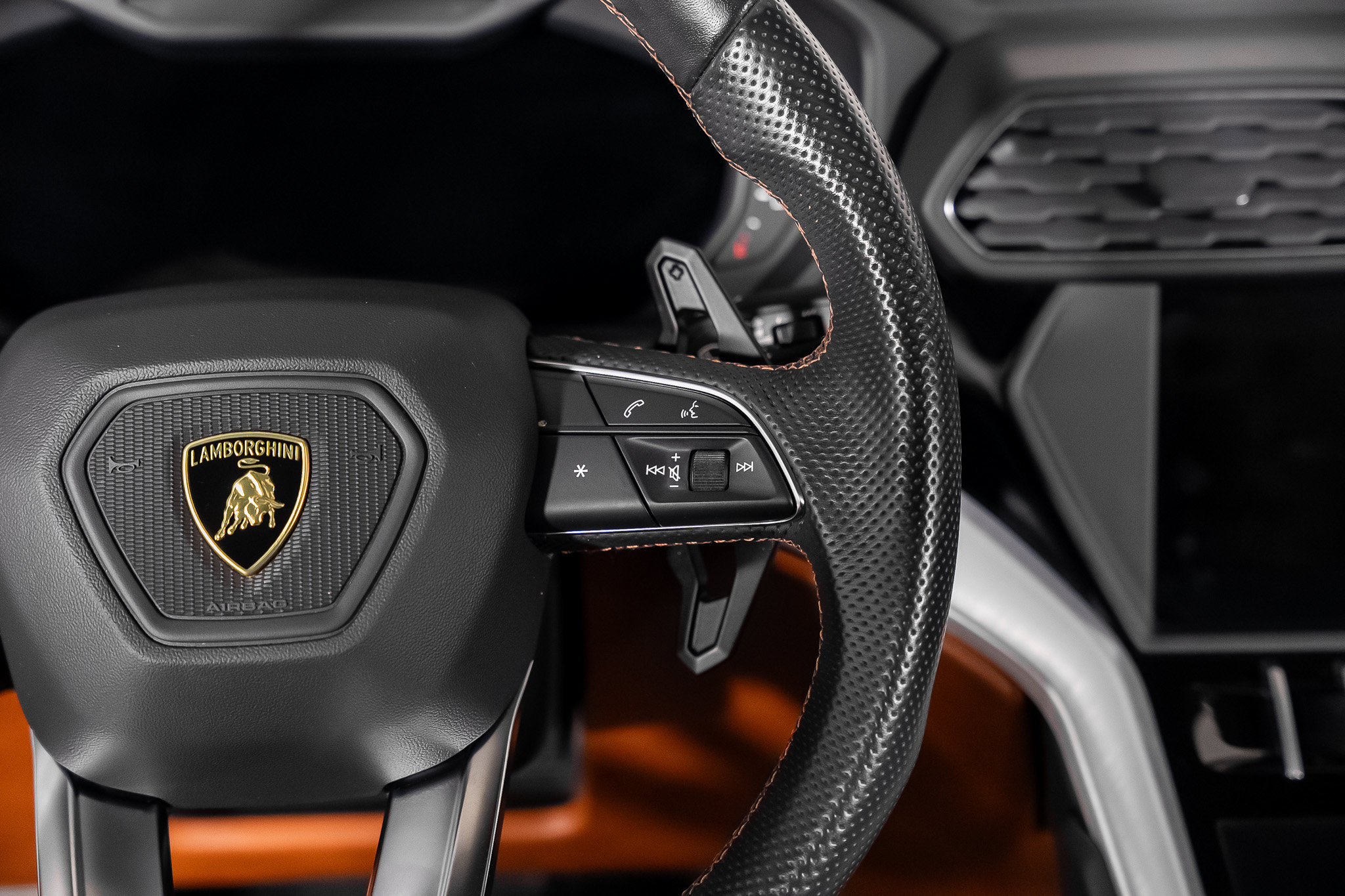Used 2019 Lamborghini Urus AWD/4WD image 44