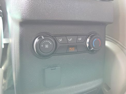 Used 2015 Ford Explorer XLT w/ Equipment Group 202B FWD image 13