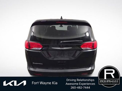 Used 2017 Chrysler Pacifica LX FWD image 8