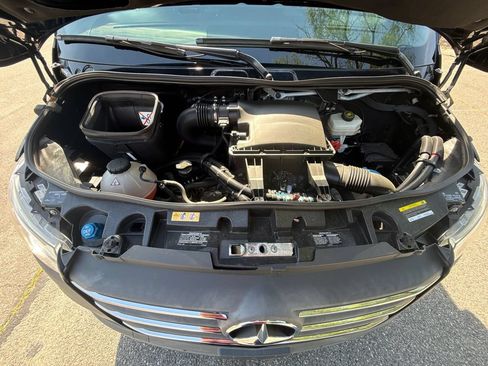 Used 2021 Mercedes-Benz Sprinter 2500 w/ Windows All Around Package image 38