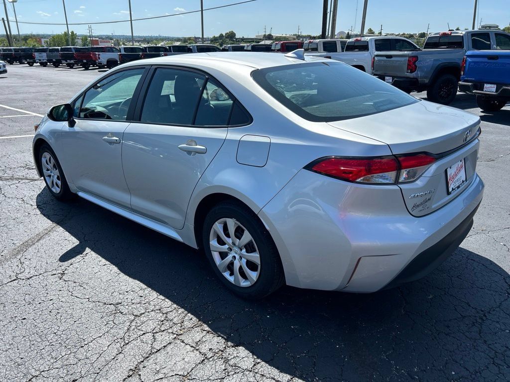Used 2025 Toyota Corolla LE FWD image 7