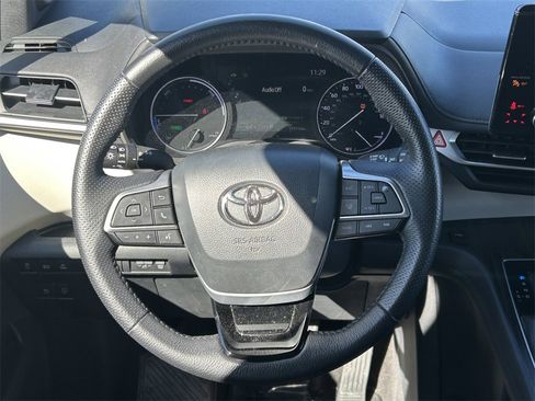 Used 2022 Toyota Sienna Limited image 50
