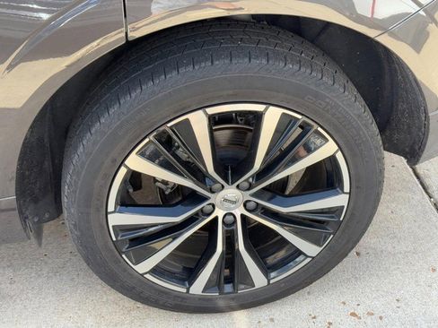 Certified 2025 Volvo XC60 B5 Plus image 8