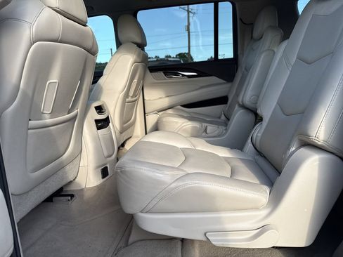 Used 2016 Cadillac Escalade ESV Luxury RWD image 25