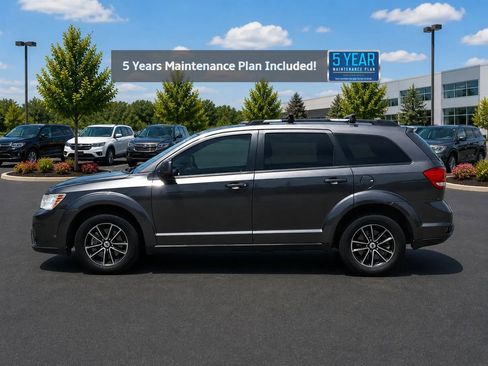 Used 2018 Dodge Journey SXT FWD image 2