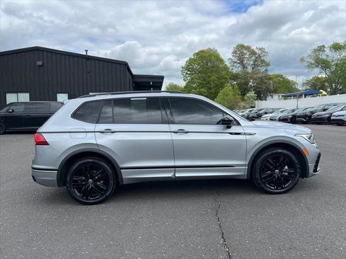 Certified 2022 Volkswagen Tiguan SE R-Line AWD/4WD image 6