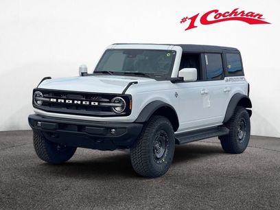 New 2025 Ford Bronco Outer Banks w/ Sasquatch Package