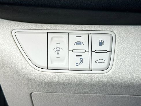 Used 2020 Genesis G70 2.0T image 34