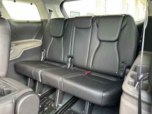 New 2026 Kia Carnival EX FWD image 13