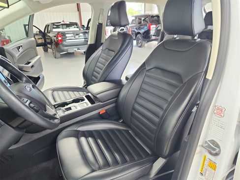 Used 2024 Ford Edge SEL image 21