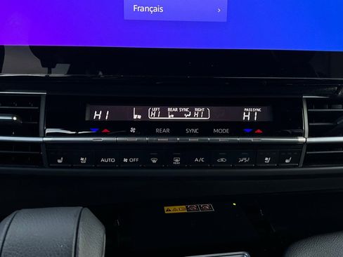 Used 2025 Toyota Sienna Platinum image 35