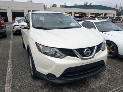 Used 2017 Nissan Rogue Sport SV image 1