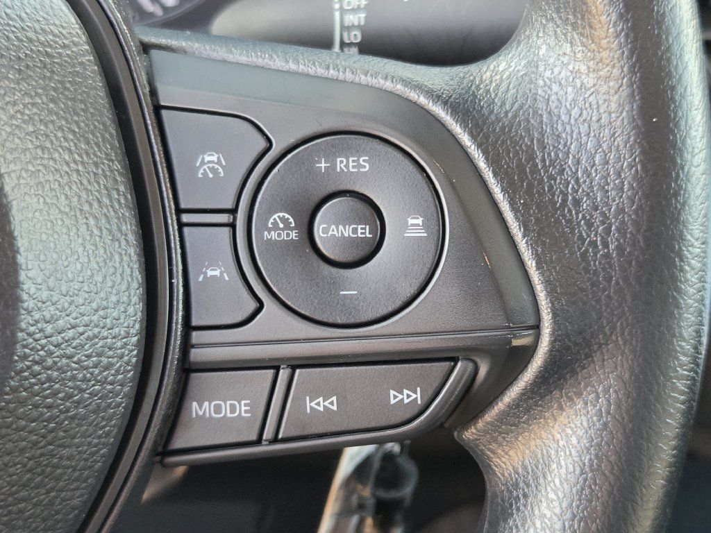 Used 2025 Toyota Corolla LE FWD image 21