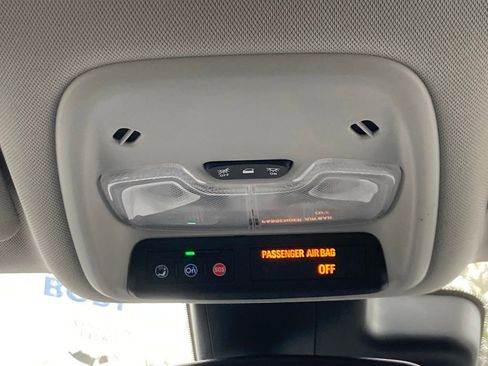 Used 2023 Chevrolet Bolt EUV LT w/ Convenience Package FWD image 9