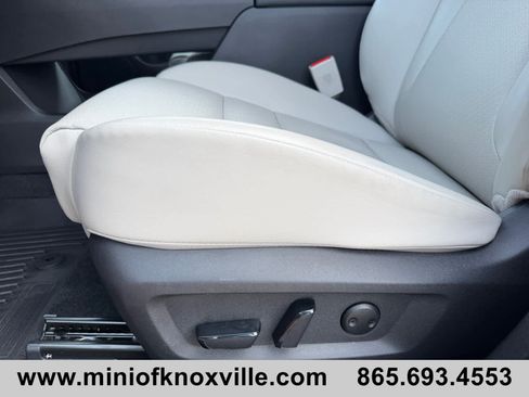 Used 2025 Nissan Rogue SV w/ SV Premium Package AWD/4WD image 11