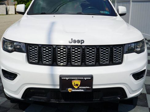 Used 2019 Jeep Grand Cherokee Altitude AWD/4WD image 17