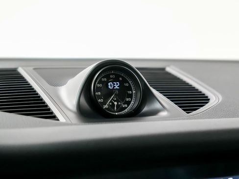 Certified 2025 Porsche Macan S image 29