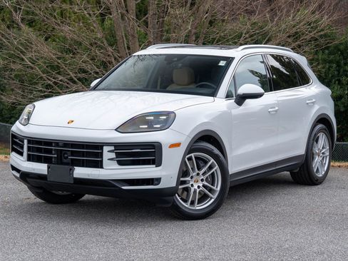 Certified 2024 Porsche Cayenne image 1