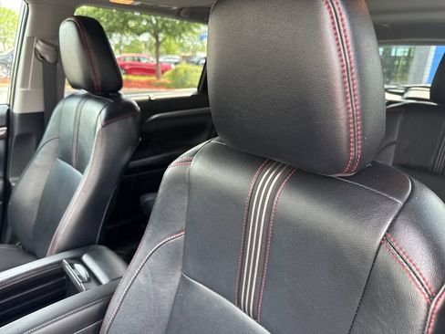 Used 2019 Toyota Highlander SE AWD/4WD image 10