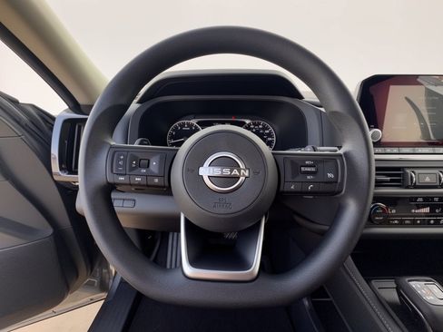 Used 2025 Nissan Pathfinder S FWD image 10