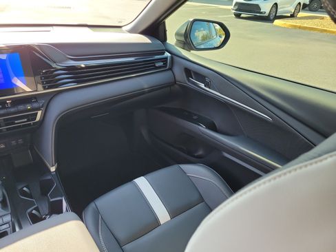 Used 2025 Toyota Camry LE FWD image 17