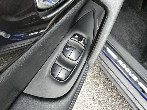 Used 2019 Nissan Rogue SV FWD image 16