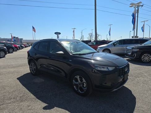 Certified 2025 Ford Escape ST-Line AWD/4WD image 3