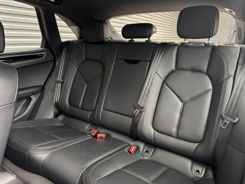 Certified 2025 Porsche Macan image 24