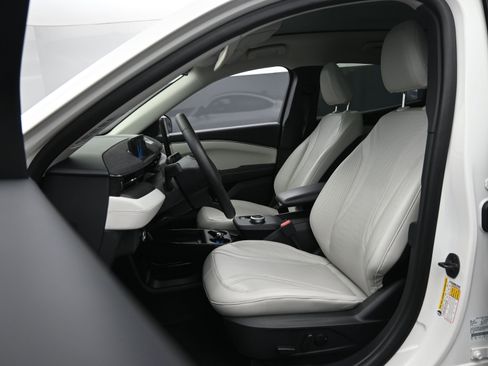 Used 2023 Ford Mustang Mach-E Premium image 17