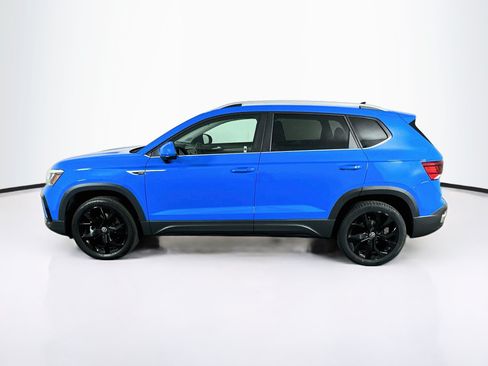 Used 2023 Volkswagen Taos SE w/ Black Wheel Package FWD image 4