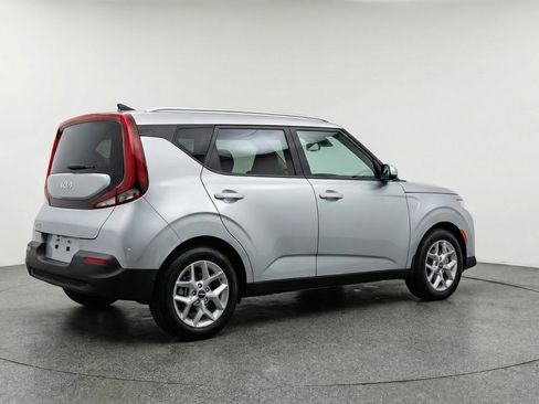 Used 2025 Kia Soul LX w/ LX Technology Package FWD image 9