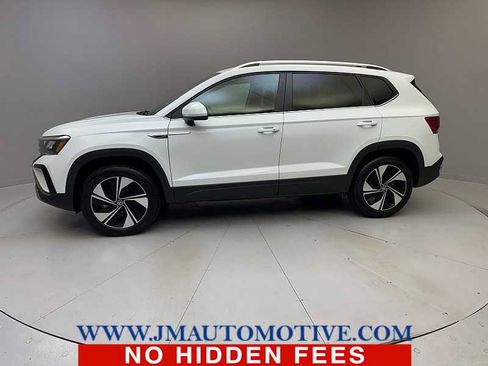 Used 2024 Volkswagen Taos SE AWD/4WD image 2