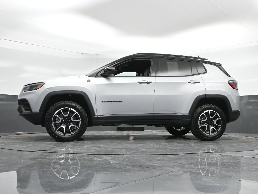 Used 2024 Jeep Compass Trailhawk AWD/4WD image 49