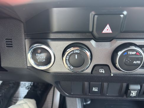 Used 2023 Toyota Tacoma TRD Sport AWD/4WD image 23