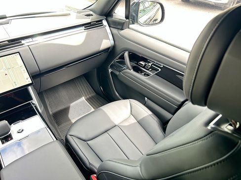 New 2025 Land Rover Range Rover SE image 14