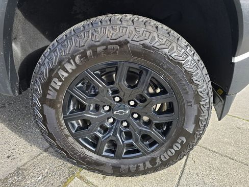 Used 2023 Chevrolet Colorado Trail Boss w/ Technology Package image 11