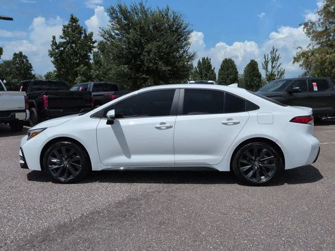 Used 2026 Toyota Corolla SE FWD image 3