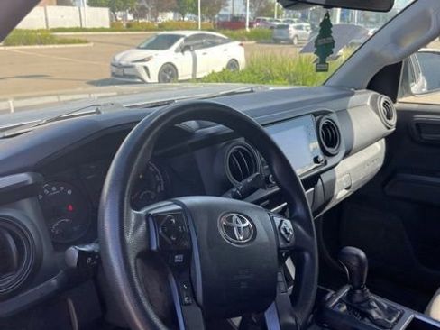 Used 2021 Toyota Tacoma SR w/ SR Convenience Package image 14