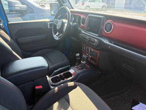Used 2023 Jeep Gladiator Rubicon w/ LED Lighting Group AWD/4WD image 11