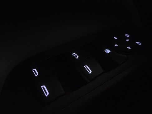 Used 2018 Chevrolet Equinox LS image 27