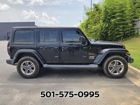 Used 2018 Jeep Wrangler Unlimited Sahara AWD/4WD image 6